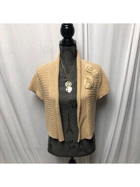 Cabi Shrug Sweater Shawl Collar Womens Size Large Tan Short Sleeve 3D Flowers